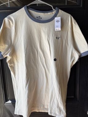 Hollister Men's Cream Short Sleeve Ringer Tee with Gray Trim